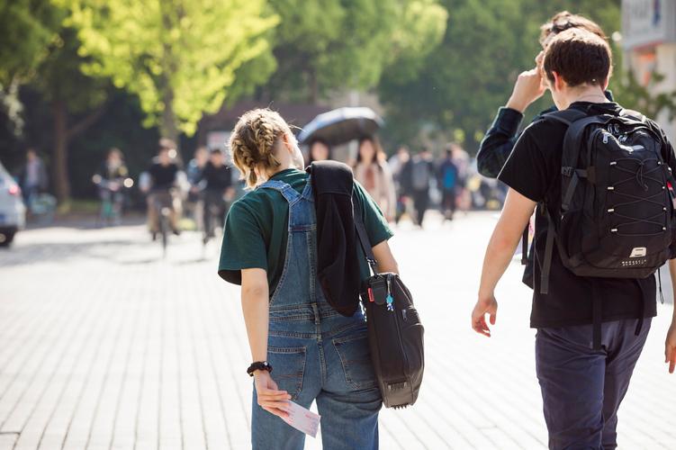 新澳2025今晚开奖结果和换下课铃学生大哭与换下课铃学生大哭视频